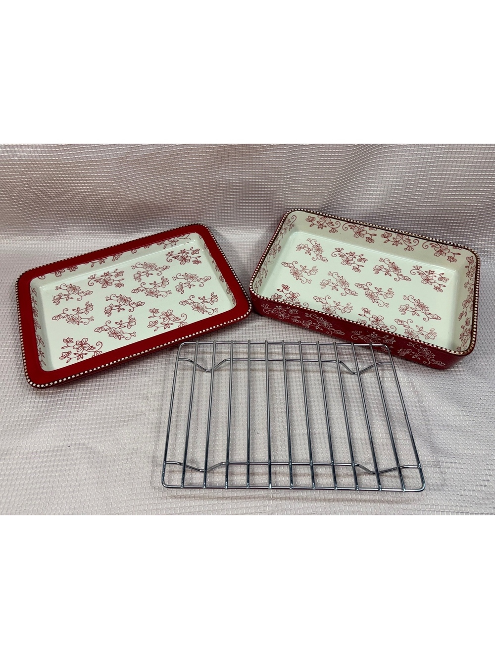 Temp-tations Old World Red casserole dish RED Trivet /Cover wire rack